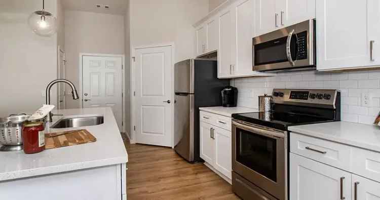 Rent Apartments in Cuyahoga Falls with Modern Amenities and Clubhouse