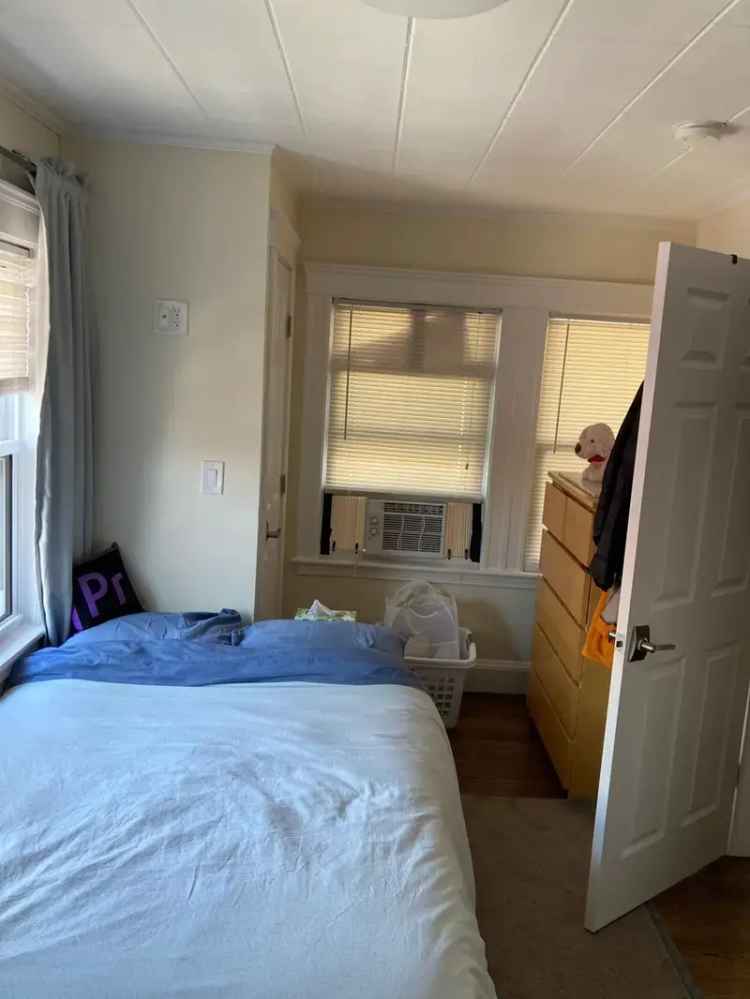 Rent Renovated Apartment Unit Near Tufts University with 3 Bedrooms