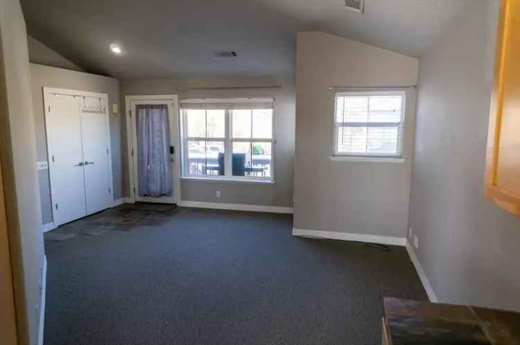 Rent Apartment Unit in Caughlin Ranch with Modern Features