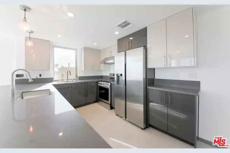 Rent New Apartment Building in Pico Robertson with Modern Features