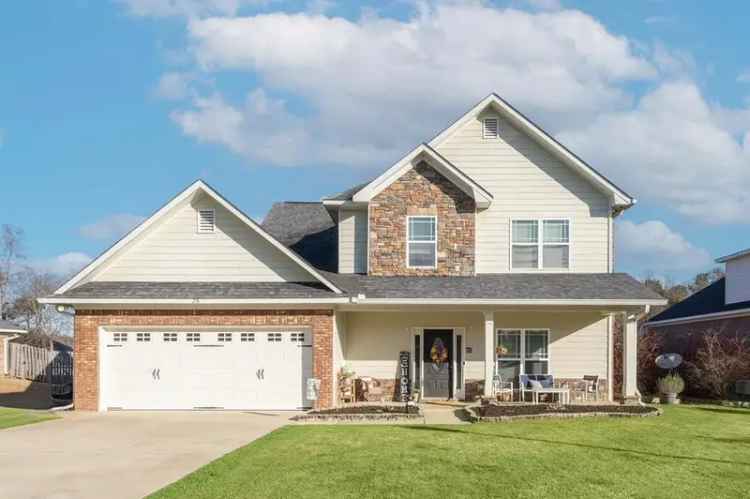 Buy House in Silver Leaf with Fenced Yard and Screened Porch