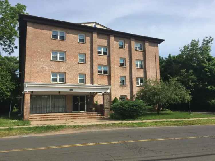 Rent Spacious Updated Apartments Near West Haven Green and Beach