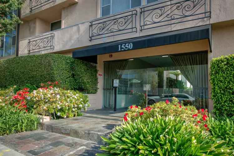 Rent Apartments in Sunset Poinsettia Towers with Great Amenities