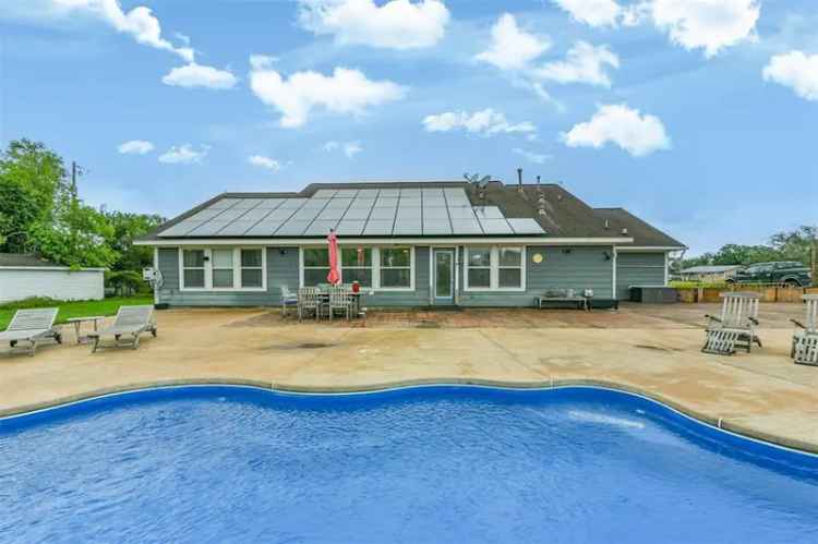 Buy House in Alvin with Spacious Bedrooms and Swimming Pool