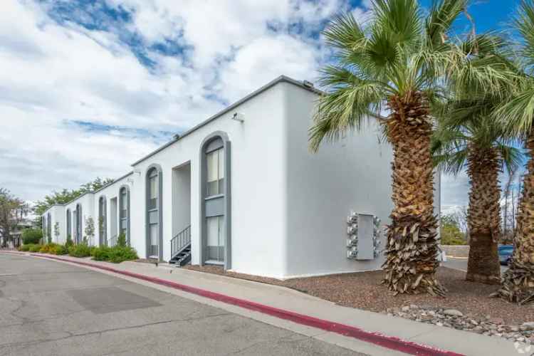 Rent Apartments with Pool Near Shopping and Ft. Bliss