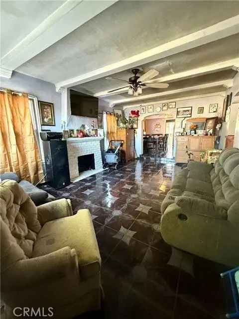 House For Sale in 66, East Platt Street, Long Beach, California