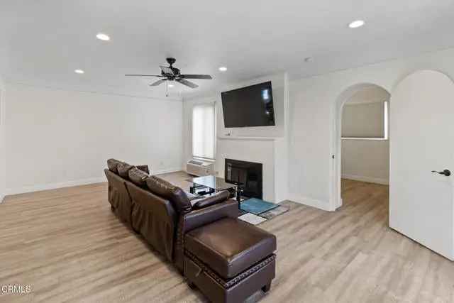 House For Sale in 1018, South Crescent Heights Boulevard, Los Angeles, California