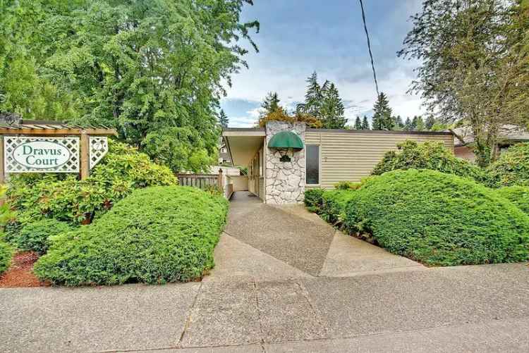 Rent Apartments near Fremont Cut on Queen Anne Hill with Courtyard