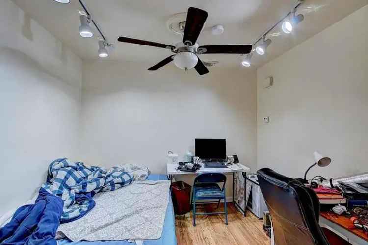 Rent Apartment Unit in West Campus with Spacious Interiors and Parking