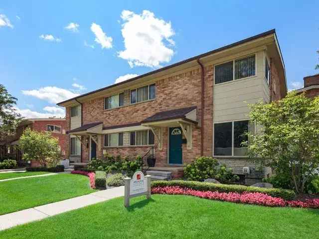 Rent Luxury Townhomes and Apartments in Royal Oak with Top Amenities