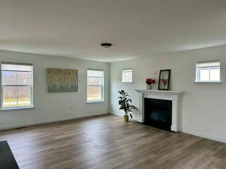 Townhouse for Rent in State College with Modern Finishes and Amenities