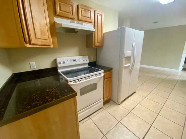 Large Rent Home in Navy Point with 4 Beds and 2 Baths Near Water