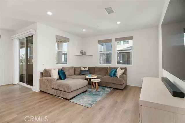 House For Sale in 121,123, Fable, Irvine, California