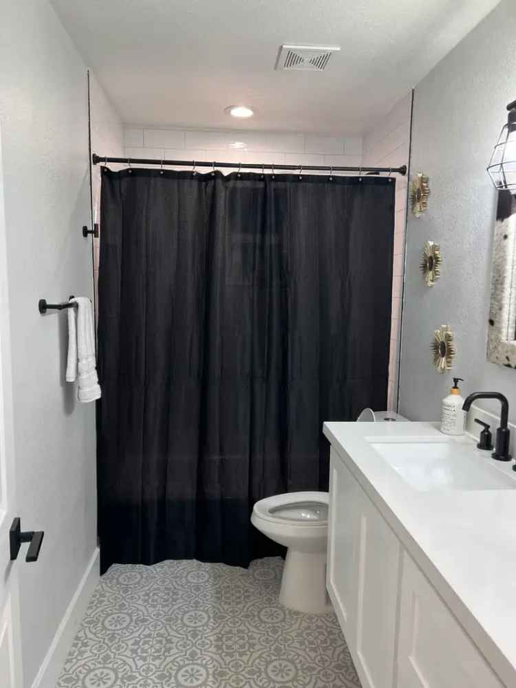 Rent Remodeled Home in Downtown Phoenix with 3 Bedrooms and 3 Bathrooms