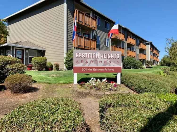 Rent Eastman Heights Apartments in Gresham with Great Amenities