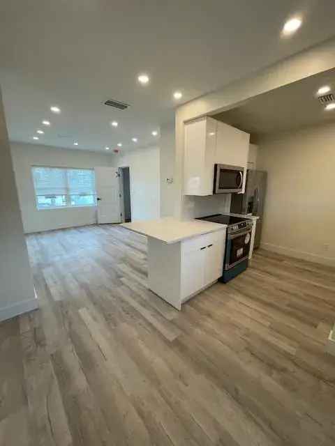 Rent Beachside Apartment Unit with Fresh Renovation and Amenities