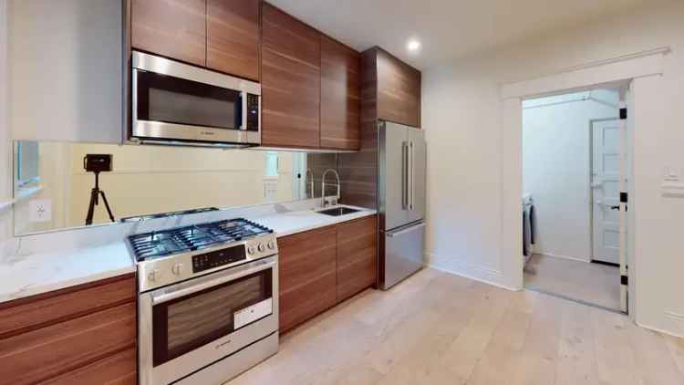 Rent Contemporary Apartment in Nob Hill with Modern Amenities