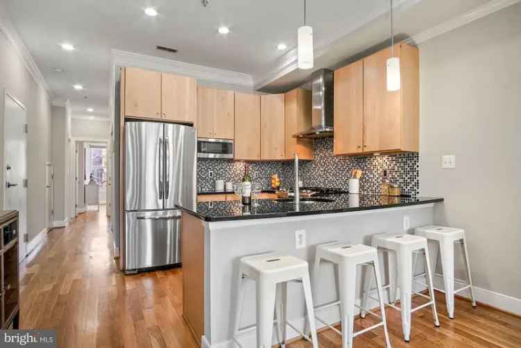 Rent Modern 1 Bedroom Den Condo in Prime DC Location with 2 Bathrooms