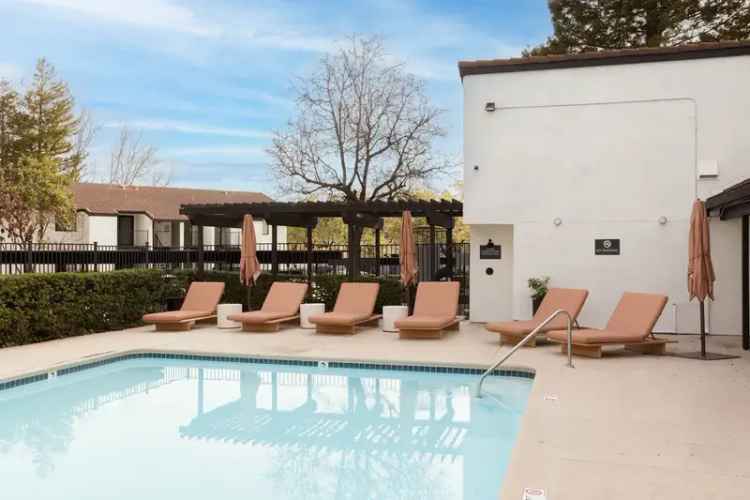 Rent Apartment with Resort Style Amenities in Mira Vista Hills