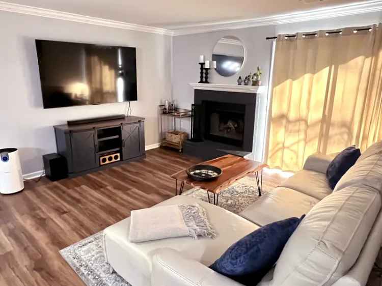 Luxury Furnished Condo for Rent in Landsdowne with 2 Bedrooms