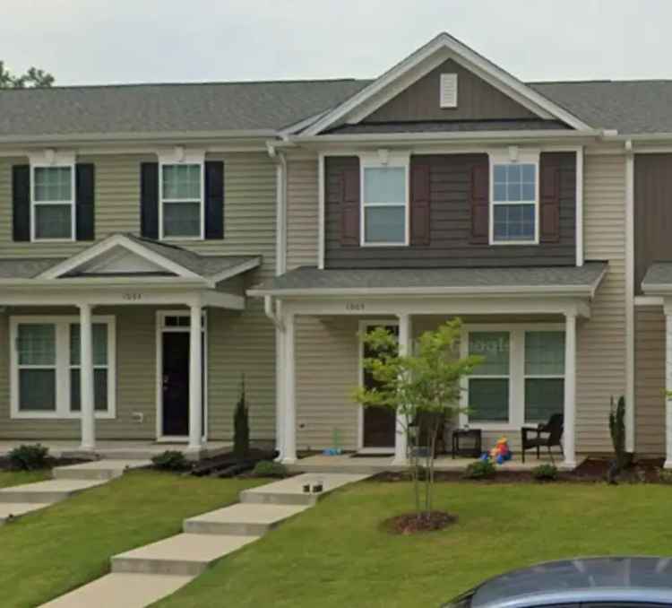 Rent Townhouse in Prime Location with Garage Near RTP and RDU