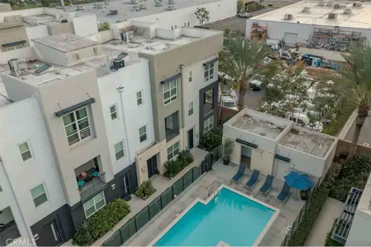 Buy Townhome in Irvine with 4 Bedrooms and Modern Elegance