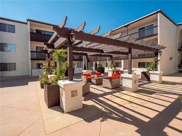 Rent Luxury Condo in Encino with 2 Bedrooms and Large Balcony