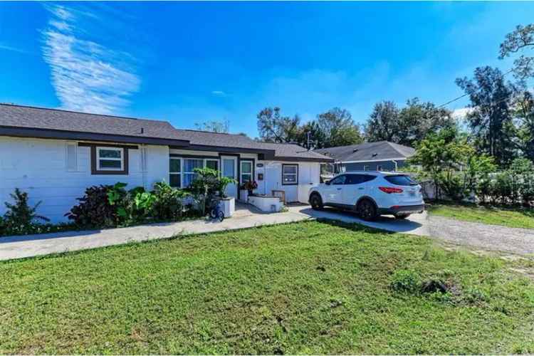 Rent Duplex in Bradenton with Income Potential and No HOA Fees