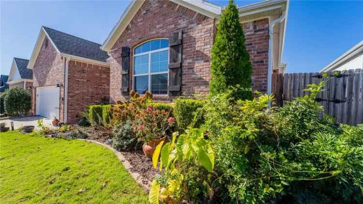 House For Sale in 2719, North Chapel Drive, Fayetteville, Arkansas