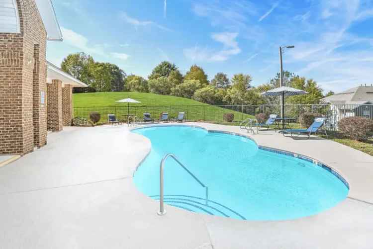 Rent Apartments in Oak Crest with Deluxe Features and Easy Access