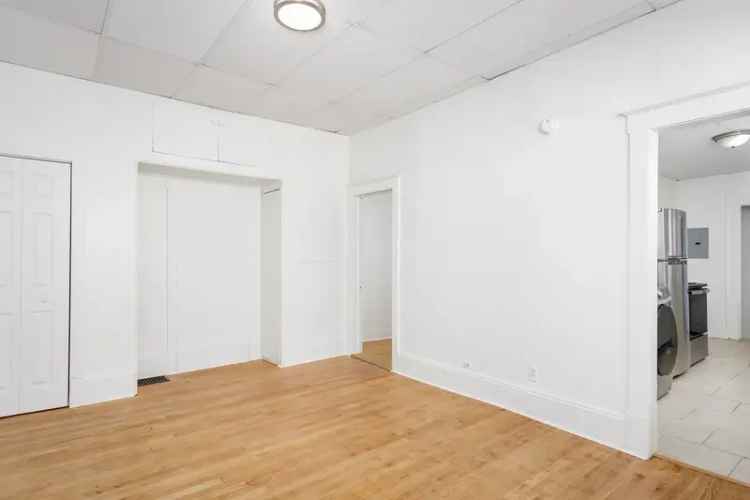 Rent Newly Renovated Apartment Near Downtown and University