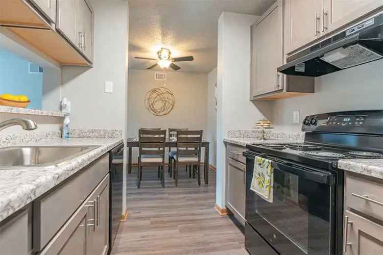 Rent Aspen Bluff Apartments in Peoria with Great Amenities