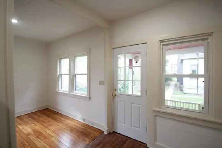 Rent Studio Apartment Near Frick Park with Private Porch and Yard