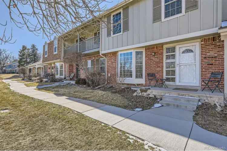 Townhouse for Sale in Knolls Village with Open Space Views