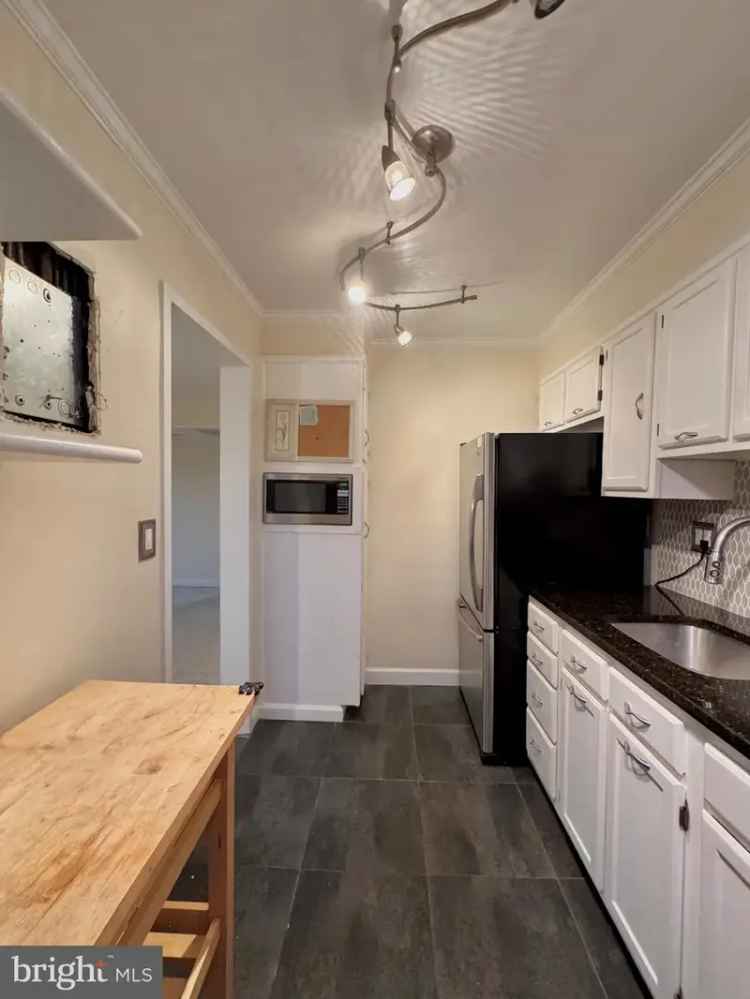 Rent Apartment Unit in Alexandria VA with 2 Bedrooms and Updates