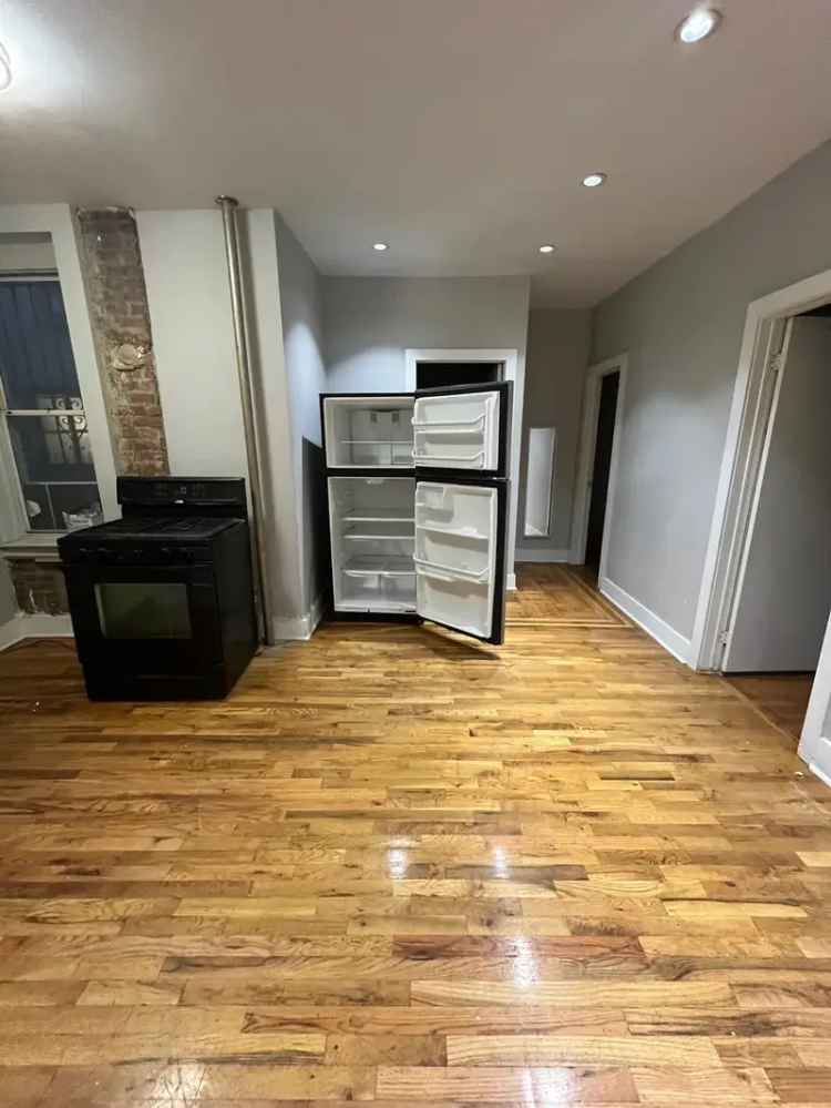 Rent Apartment 3 Bedrooms Large Living Room Near B and Q Train Lines