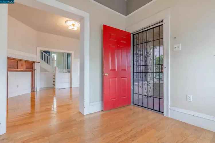 Investment Opportunity Spacious Home with 6 Bedrooms in West Oakland