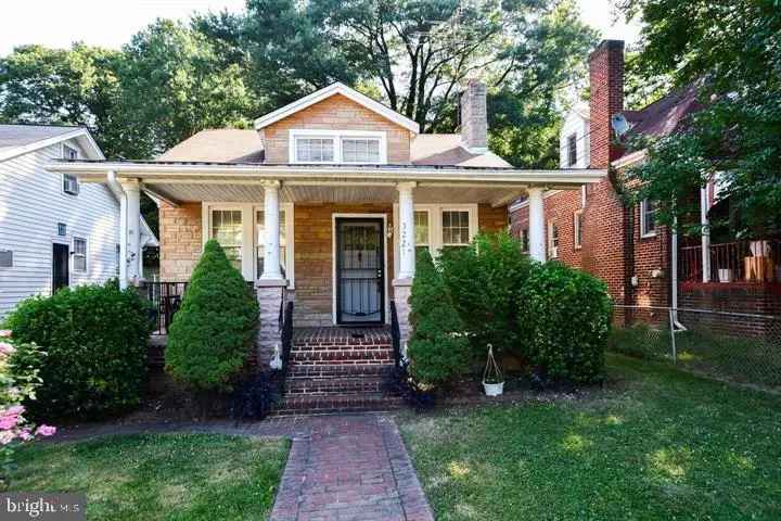 House For Sale in 3221, Walnut Street Northeast, Washington, District of Columbia