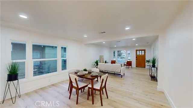 House For Sale in 2249, 30th Street, Santa Monica, California