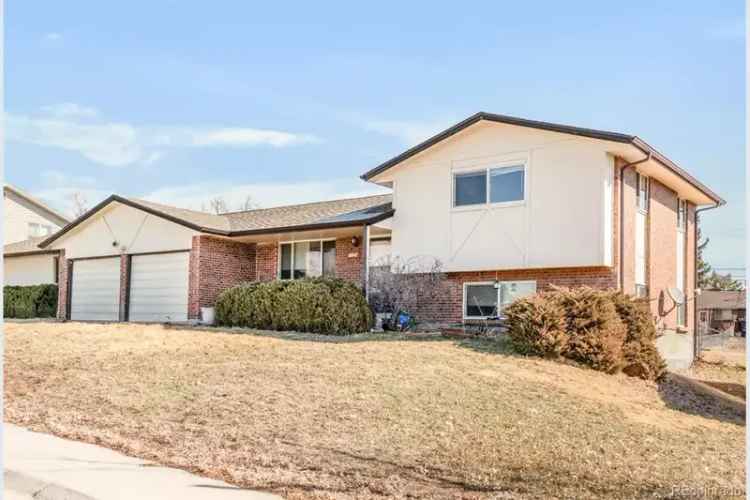 House For Sale in 1250, Moore Street, Lakewood, Colorado