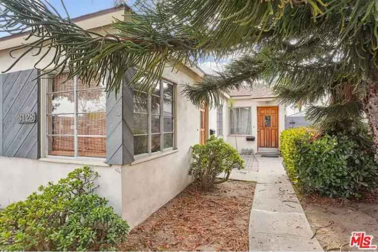 Duplex for Sale in Santa Monica with Unique Features and Convenience