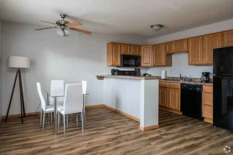 Rent Elm Point Apartments in Bloomington with Modern Features