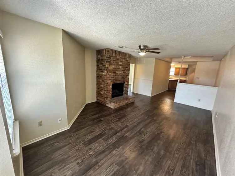 Rent a Duplex in Arlington with Elegant Features and Cozy Ambiance