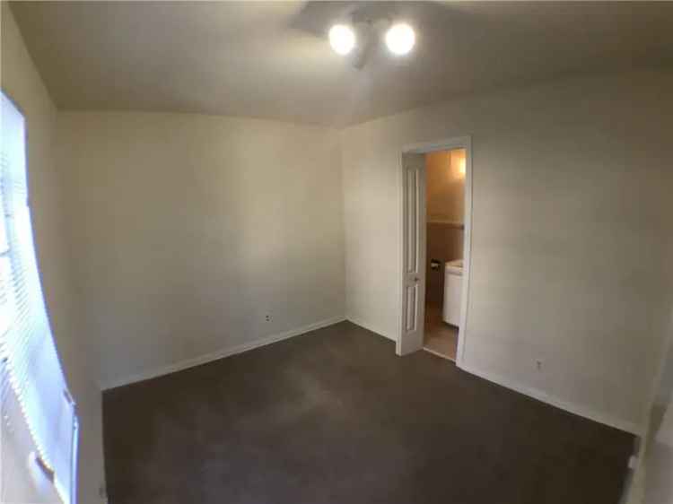 Rent 1 Bedroom Apartment in West Campus with Utility Packages