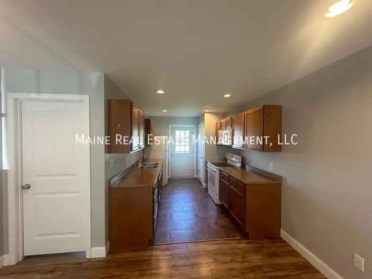 Rent 4 Bedroom Apartment Unit in Swan Village Near Husson University