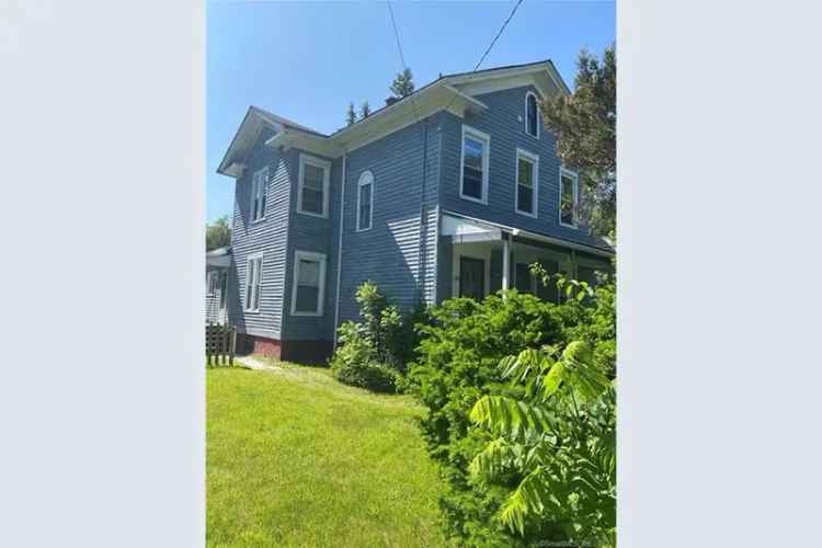 Rent 5 Bedrooms House in Amity New Haven with Off Street Parking