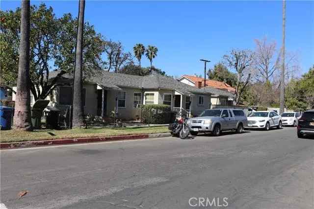 House For Sale in 16805, Sherman Way, Los Angeles, California