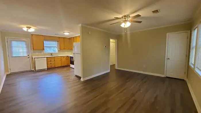 Rent Duplex Home in Quiet Area with 2 Bedrooms and Pet Friendly Features