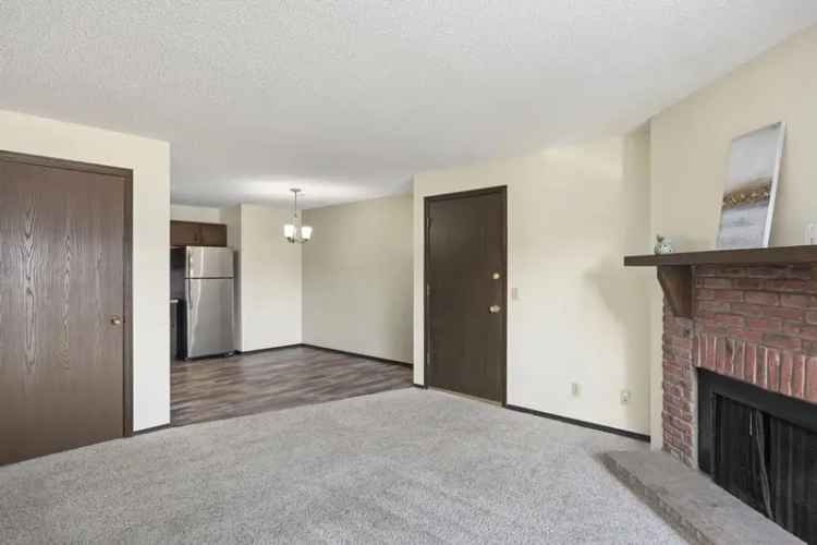 Rent Two Bedroom Apartment in Manhattan Kansas with Pool and Balcony