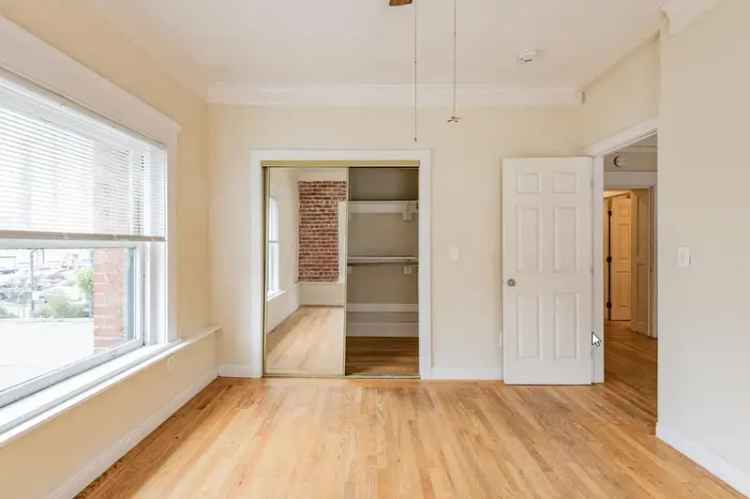 Apartments for Rent in Historic Oakland Near Lake Merritt